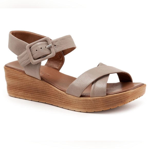 Bueno Taupe Strappy Wedge Sandals - Picture 7 of 8